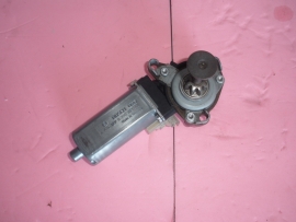 Mercedes Benz - SEAT MOTOR RIGHT FRONT  - 0390203004